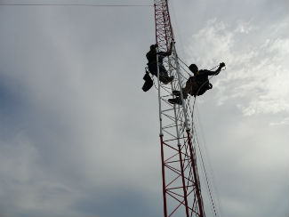 Equipment to install lattice towers